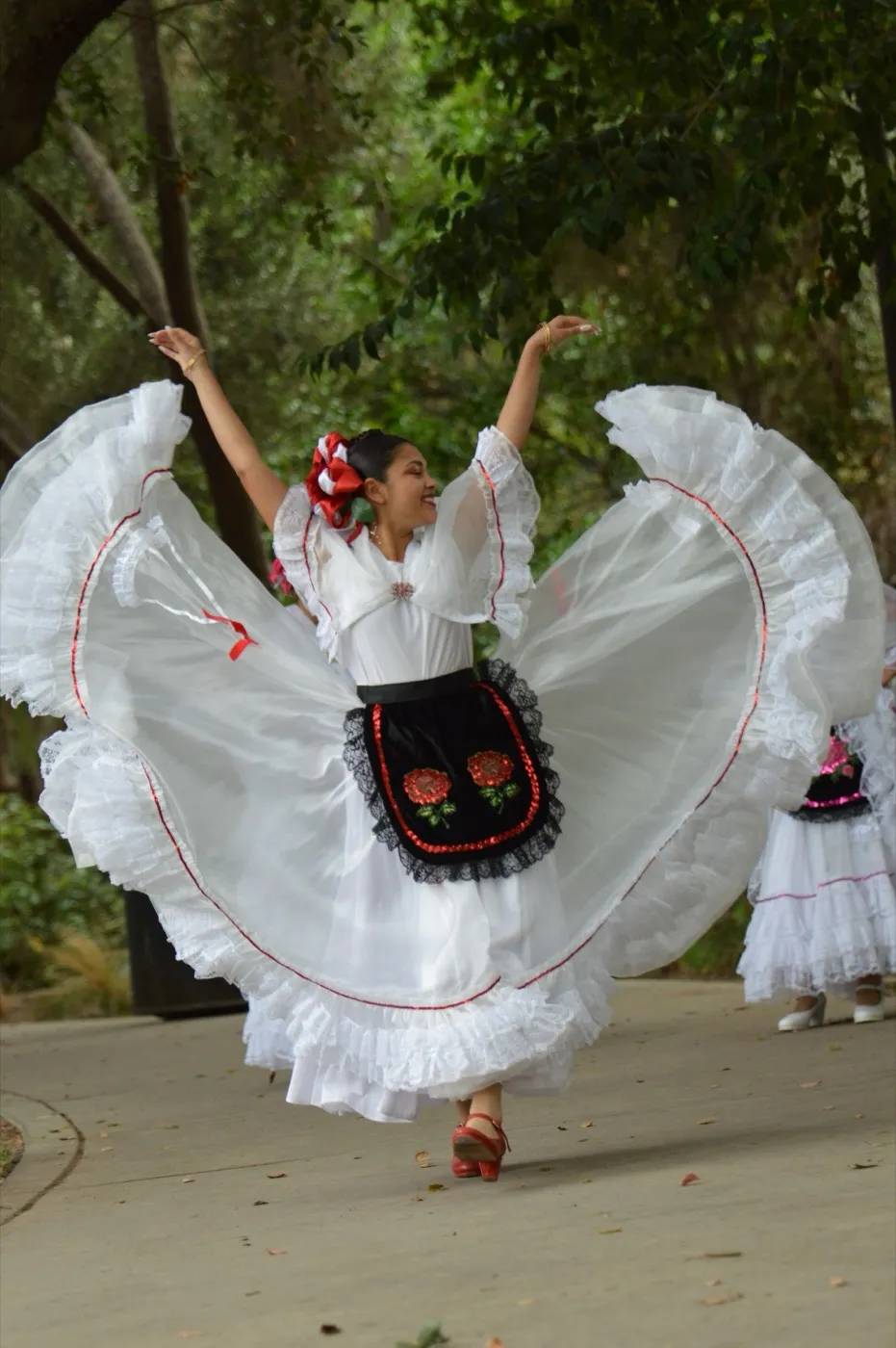 Ballet Folklórico Mi Herencia dancers