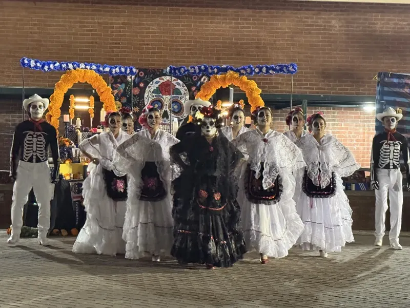 Día de los Muertos performance